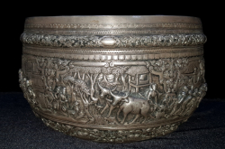 IMPRESIONANT BOL DIN ARGINT , BIRMANIA  SECOL 19. Fine Repoussed Silver Bowl, Burma, circa 1880