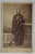 FOTOGRAF C. DIEL , CRAIOVA ,  BARBAT IN UNIFORMA MILITARA , CU PUSCA CU BAIONETA SI CHIPIU , IN STUDIO , FOTOGRAFIE C.D.V. , A DOUA JUMATATE A SEC. XIX