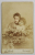 FOTOGRAF FRANZ MANDY , BUCURESTI , MAMA CU FETITA SI FLORI DE LILIAC , FOTOGRAFIE TIP C.D.V. , SFARSITUL SEC. XIX