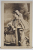 ROMANCA DIN SALISTE / ROM. MADCHEN AUS SELISTE , IN COSTUM POPULAR , POZAND LA PORTITA , FOTOGRAF EMIL FISCHER , SIBIU , TIP  CARTE POSTALA , INTERBELICA