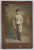 ROMANIA , TANAR CAVALERIST  IN UNIFORMA MILITARA , CU SABIE , FOTOGLOB BUCURESTI , FOTOGRAFIE CABINET , CCA. 1900