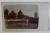 TANAR GIMNAST EVOLUAND LA PARALELE , IN FATA ASISTENTEI , IN CURTEA UNUI LICEU , FOTOGRAFIE TIP CARTE POSTALA , MONOCROMA, PERIOADA INTERBELICA