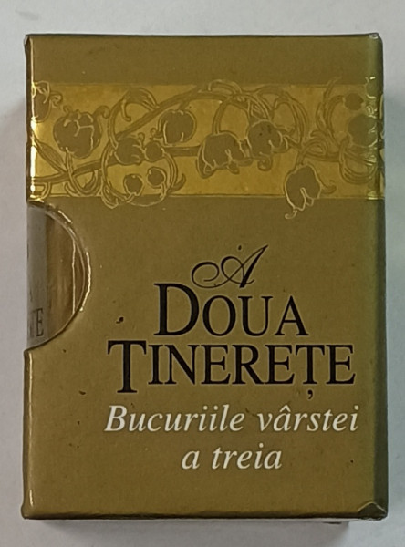 A DOUA TINERETE , BUCURIILE VARSTEI  ATREIA , COLECTIA ' CARTI IN DAR ' HELEN EXLEY , FORMAT LILIPUT , 2005
