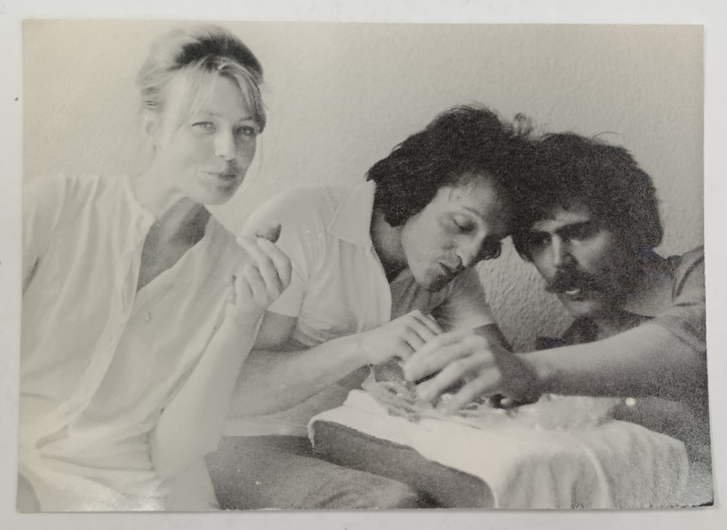 ACTORII GEO DOBRE si VIOLETA BERBIUC , IN PAUZA DINTRE ,  FILMARI , FOTOGRAFIE , ANII '80