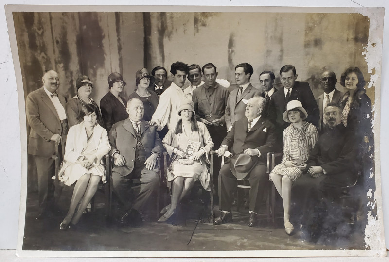 ACTORUL ROMAN DOBRE ENE INTR- UN GRUP , FOTOGRAFIE , VIENA , IUNIE 1928