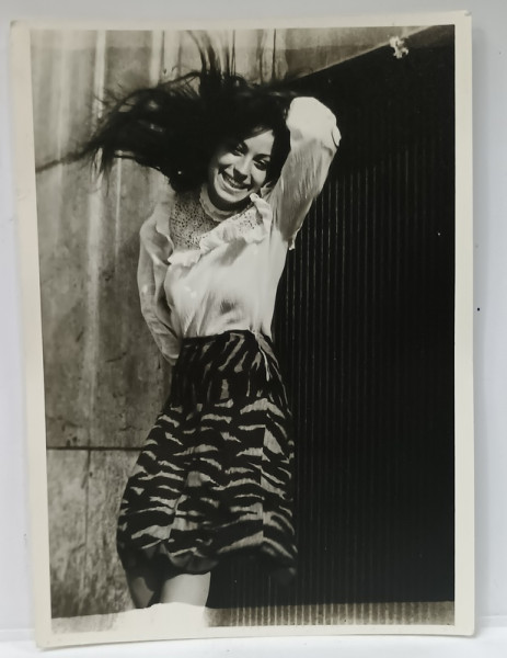 ACTRITA ADRIANA TRANDAFIR , FOTOGRAFIE IN AER LIBER , 1979