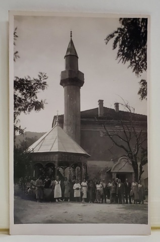 ADA KALEH , TURISTI POZAND LANGA MINARET , LA INTRAREA IN MOSCHEE , FOTOGRAFIE TIP CARTE POSTALA , 1935