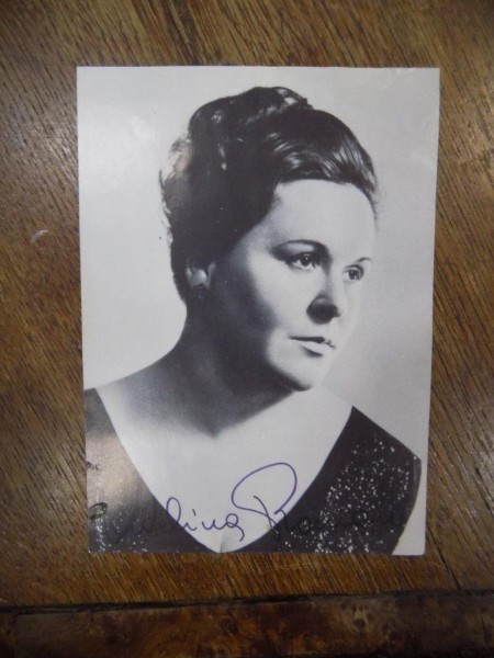 Adelina Romano, fotografie cu semnatura olografa