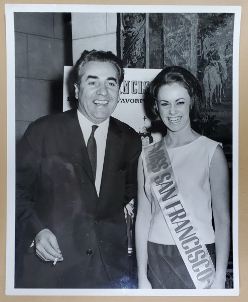 AMBASADORUL MIHAIL HASEGANU IMPREUNA CU MISS SAN FRANCISCO , FOTOGRAFIE  , ANII '60