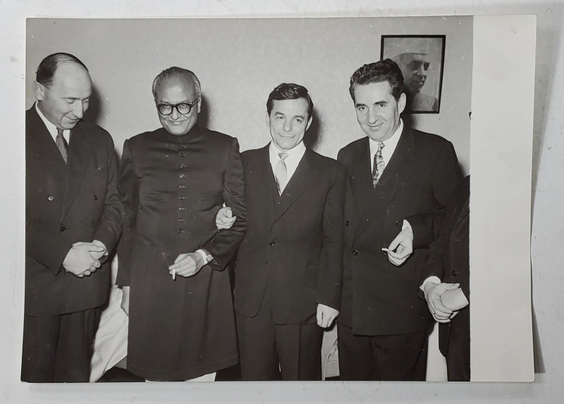 AMBASADORUL MIHAIL HASEGANU IMPREUNA CU TREI OFICIALI , FOTOGRAFIE DE GRUP , AGENTIA DE STIRI CTK , ANII ' 60