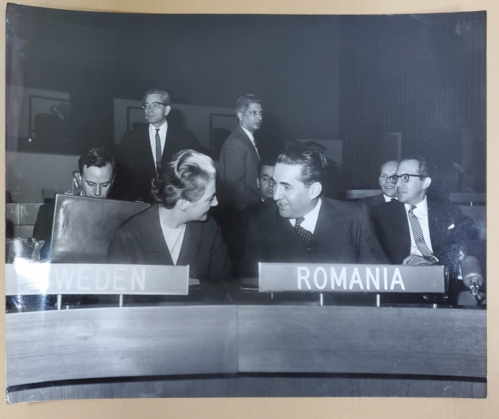 AMBASADORUL MIHAIL HASEGANU , LA O.N.U. , COMISIA PENTRU SPATIUL  COSMIC , FOTOGRAFIE , ANII  '60