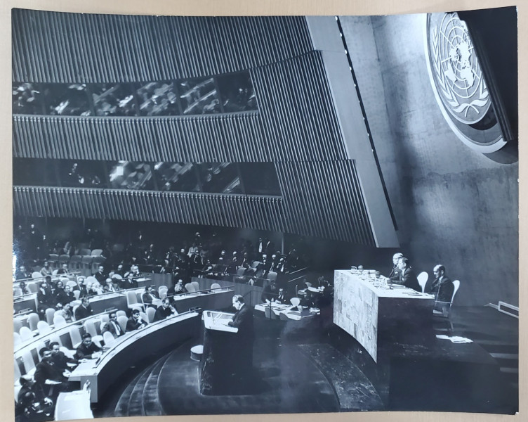 AMBASADORUL MIHAIL HASEGANU VORBIND IN ADUNAREA GENERALA O.N.U. ,NEW YORK , FOTOGRAFIE , ANII  ' 60