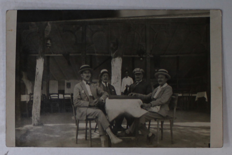 ANINA , PATRU BARBATI LA MASA , JUCAND TABLE , FOTOGRAFIE TIP CARTE POSTALA , 1939
