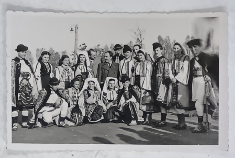 ANSAMBLUL DE DANSURI ' ALUNELUL ' , FOTOGRAFIE FORMAT CARTE POSTALA , ANII ' 40 - ' 50