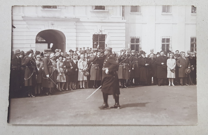 ARAD , DEPUNEREA JURAMANTULUI CONTINGENTULUI 1930 , FOTOGRAFIE DE GRUP CU CIVILI SI MILITARI , MONOCROMA, TIP CARTE POSTALA , NECIRCULATA , DATATA 6 APRILIE 1930