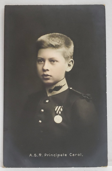 A.S.R. PRINCIPELE CAROL , IN UNIFORMA , CU DECORATIE , FARA CHIPIU , FOTOGRAFIE TIP CARTE POSTALA , INCEPUTUL SEC. XX