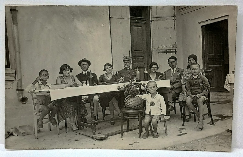 BALENI , VARA ANULUI 1926 , FOTOGRAFIE DE GRUP , FAMILIE LA MASA , FORMAT CARTE POSTALA