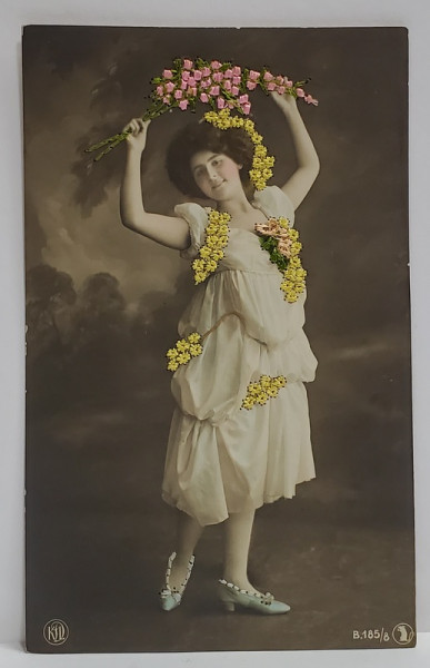 BALERINA CU ROCHIE ALBA  , CARTE POSTALA CU CUSATURI DIN FIR DE MATASE , INCEPUTUL SEC. XX