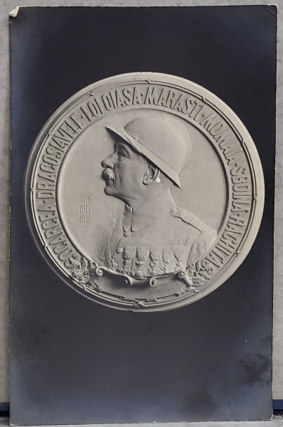 BASORELIEF CU EFIGIA COLONELULUI GRIGORE GRECESCU , COMANDANTUL BATALIONULUI  70 INFANTERIE ,  PRIMUL RAZBOI MONDIAL , FOTOGRAFIE TIP CARTE POSTALA , INTERBELICA