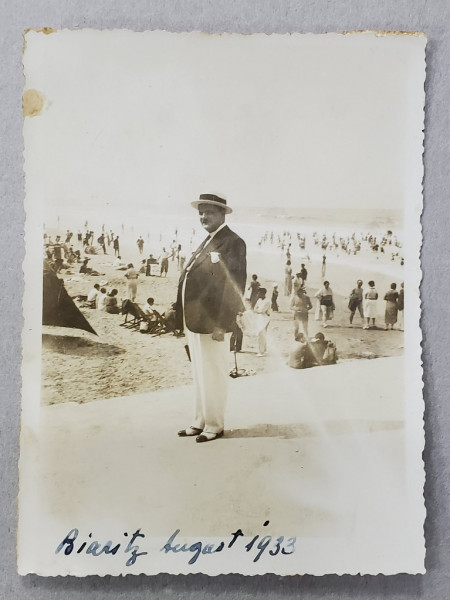 BIARITZ , FOTOGRAFIA UNUI BARBAT IN COSTUM , LANGA PLAJA , 1933