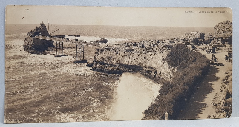 BIARRITZ  - LE ROCHER DE LA VIERGE , FOTOGRAFIE MONOCROMA , FORMAT CARTE POSTALA TRIPLA , PERIOADA INTERBELICA