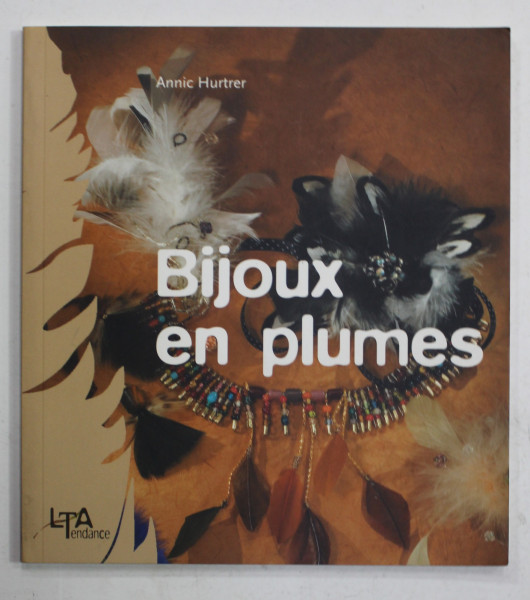 BIJOUX EN PLUMES  (BIJUTERII CU PENE ) par ANNIC HURTER , 2006