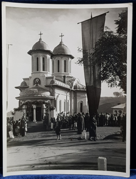 BISERICA CRUCEA DE PIATRA CALUGARENI , JUDETUL GIURGIU , FOTOGRAFIE de A.GH. EBNER , MONOCROMA , DATATA 1938