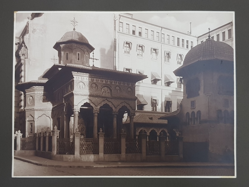 BISERICA STAVROPOLEOS / CLADIREA POSTEI , 2 FOTOGRAFII LIPITE PE CARTON , FATA  - VERSO  , AUTOR NICOLAE TATU , MONOCROME , PERIOADA INTERBELICA