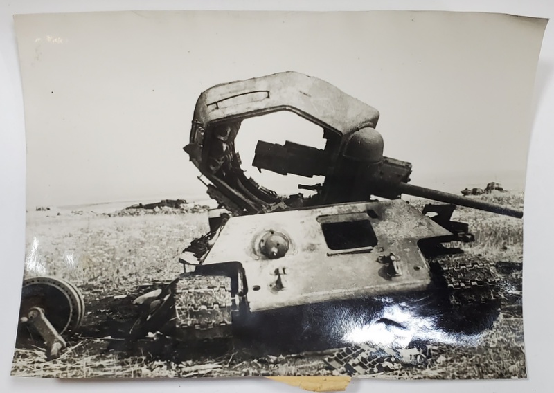 BJELGOROD , TANCURI RUSESTI BOMBARDATE DE GERMANI , FOTOGRAFIE DE PRESA , 8 AUGUST 1943