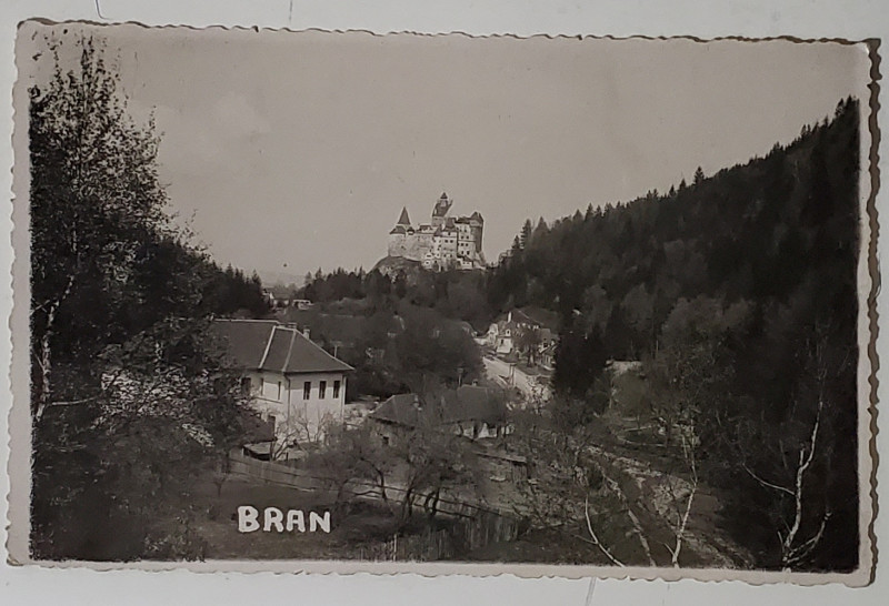 BRAN , VEDEREA CASTELULUI DINSPRE VAMA , CARTE POSTALA ILUSTRATA , INTERBELICA