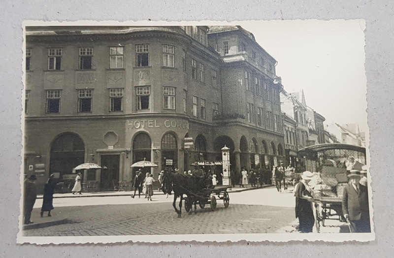 BRASOV, HOTEL COROANA , FOTOGRAFIE TIP CARTE POSTALA , MONOCROMA, NECIRCULATA , PERIOADA INTERBELICA