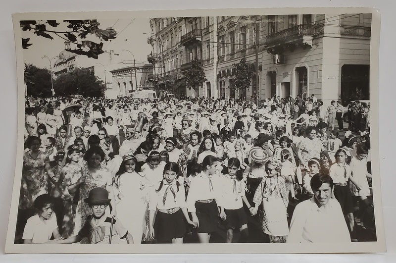 BUCURESTI , BULEVARDUL 6 MARTIE ( AZI , ELISABETA ) , CARNAVALUL PIONIERILOR ' UVERTURA VACANTEI ' , FOTOGRAFIE DE PRESA NR. 3  , 1973