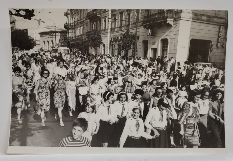 BUCURESTI , BULEVARDUL 6 MARTIE ( AZI , ELISABETA ) , CARNAVALUL PIONIERILOR ' UVERTURA VACANTEI ' , FOTOGRAFIE DE PRESA NR. 4  , 1973