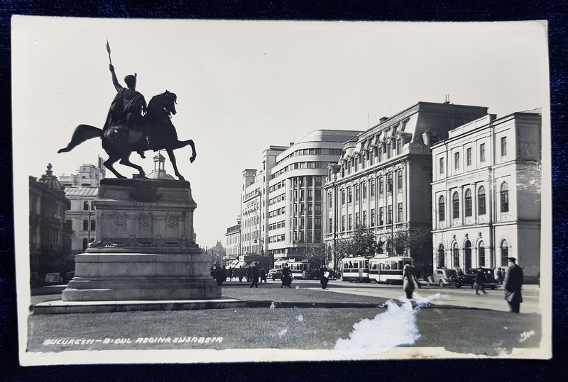 BUCURESTI , BULEVARDUL REGINA ELISABETA , CARTE POSTALA ILUSTRATA , MONOCROMA, NECIRCULATA , PERIOADA INTERBELICA , PREZINTA O EXFOLIERE IN PARTEA INFERIOARA *