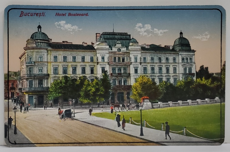 BUCURESTI , HOTEL BOULEVARD SI ZONA CU IARBA DIN FATA CERCULUI MILITAR , CARTE POSTALA ILUSTRATA , INCEPUTUL SEC. XX