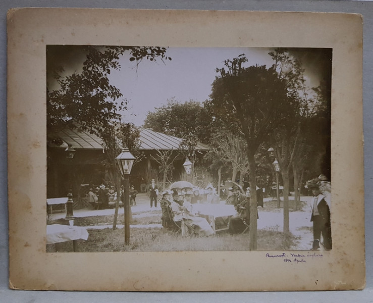 BUCURESTI , LA LAPTARIA VECHE DE LA SOSEA , CLIENTI LA MESE PE TERASA , FOTOGRAFIE PE PASPARTU DE CARTON , MONOCROMA, DATATA APRILIE 1894