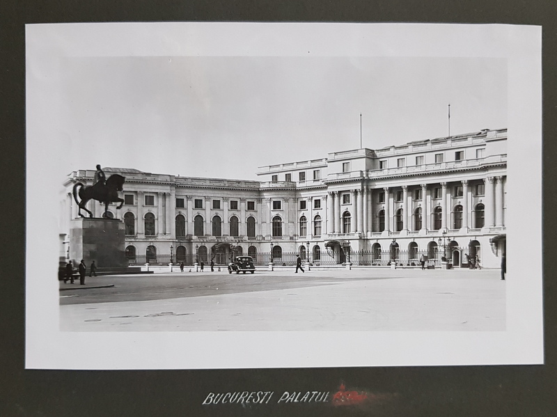 BUCURESTI , PALATUL REGAL SI STATUIA LUI  CAROL I , FOTOGRAFIE MONOCROMA, PE HARTIE LUCIOASA , PRINSA PE CARTON , PERIOADA INTERBELICA