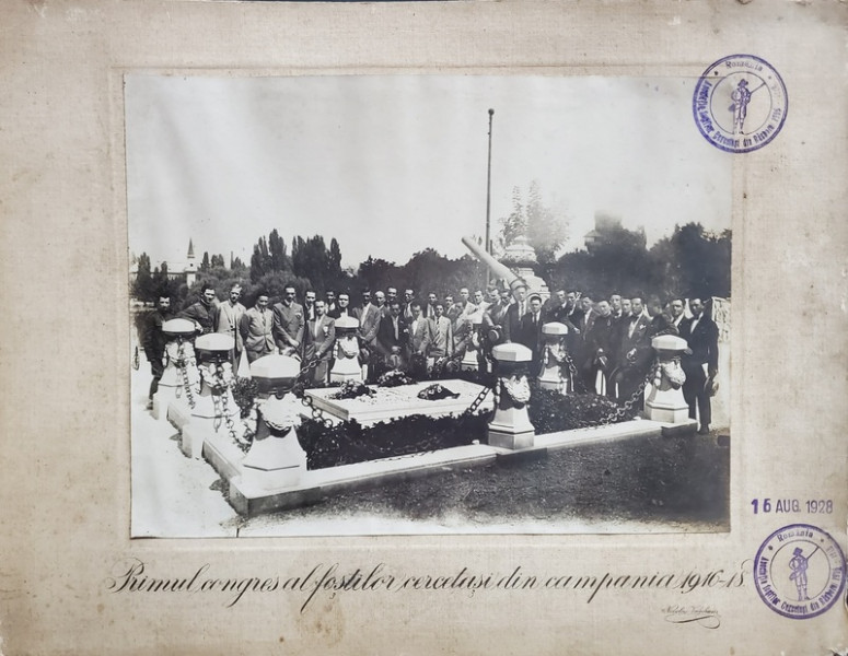 BUCURESTI , PARCUL CAROL I , FOSTII CERCETASI DIN CAMPANIA 1916 -1918 LA MORMANTUL EROULUI NECUNOSCUT , FOTOGRAFIE , 1928
