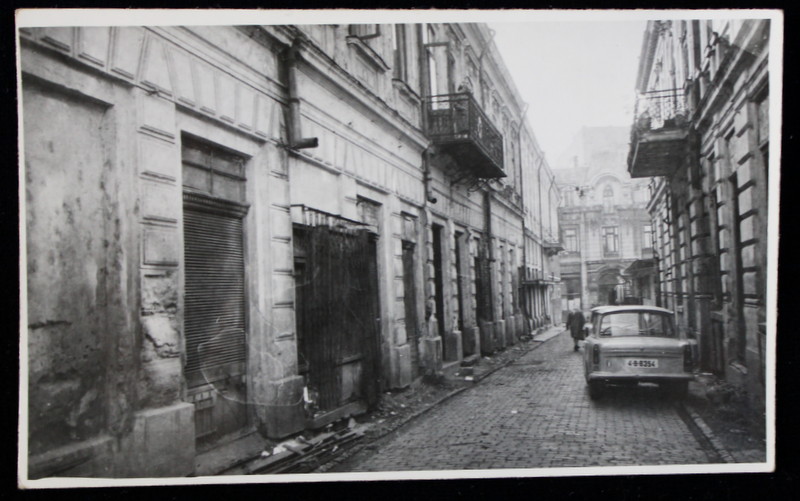 BUCURESTI , PASAJ SPRE STRADA GABROVENI , CU AUTOMOBIL TRABANT , FOTOGRAFIE MONOCROMA, PE HARTIE LUCIOASA , ANII '80