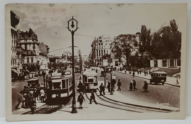BUCURESTI , STATIE DE TRAMVAI IN BULEVARDUL BRATIANU , LA UNIVERSITATE , VEDERE SPRE PIATA ROMANA , CARTE POSTALA ILUSTRATA , 1934