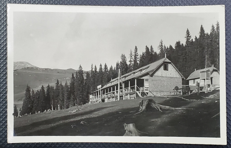 BUSTENI , PESTERA IALOMITEI , CASA TOURING CLUBULUI ROMAN , 1615 m. , FOTOGRAFIE TIP CARTE POSTALA , INTERBELICA