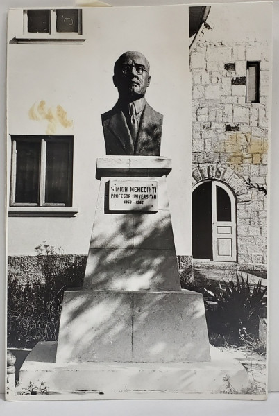 BUSTUL LUI SIMION MEHEDINTI DE LA SOVEJA , FOTOGRAFIE de RADU GROZESCU , ANII '70