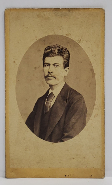 C. SZATHMARI , BUCURESTI , FOTOGRAFIE C.D.V. , TANAR CU CRAVATA , IN MEDALION ,  SEC. XIX