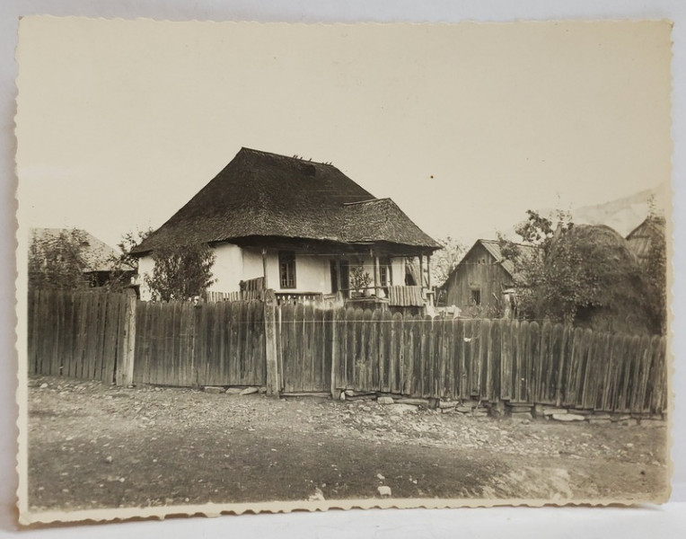CASA CU PRIDVOR DIN BARSESTI , FOTOGRAFIE , INTERBELICA