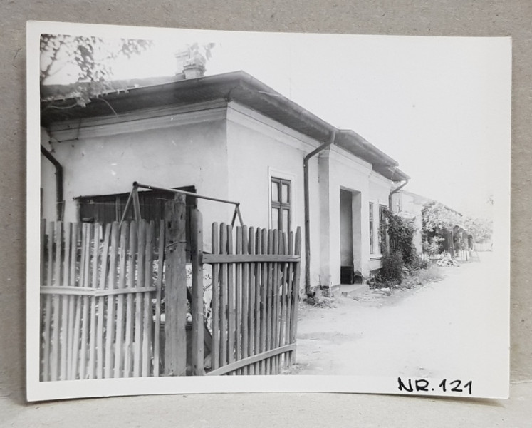 CASA DEMOLATA , STR, SEBASTIAN NR. 121  , FATADA PRINCIPALA , BUCURESTI, FOTOGRAFIE MONOCROMA, PE HARTIE LUCIOASA , ANII '70  - '80