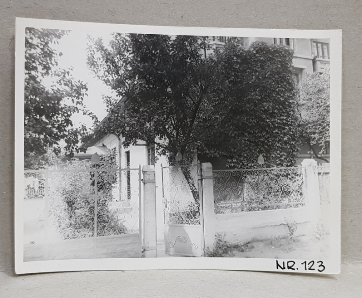 CASA DEMOLATA , STR, SEBASTIAN NR. 123  , BUCURESTI, FOTOGRAFIE MONOCROMA, PE HARTIE LUCIOASA , ANII '70  - '80