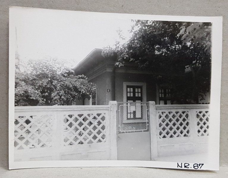 CASA DEMOLATA , STR, SEBASTIAN NR. 87 , BUCURESTI, FOTOGRAFIE MONOCROMA, PE HARTIE LUCIOASA , ANII '70  - '80