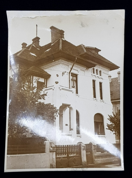 CASA PE STRADA WASHINGTON , FOTOGRAFIE DE IOSIF BERMAN , MONOCROMA, PERIOADA INTERBELICA , PREZINTA URME DE UZURA LA PARTEA SUPERIOARA