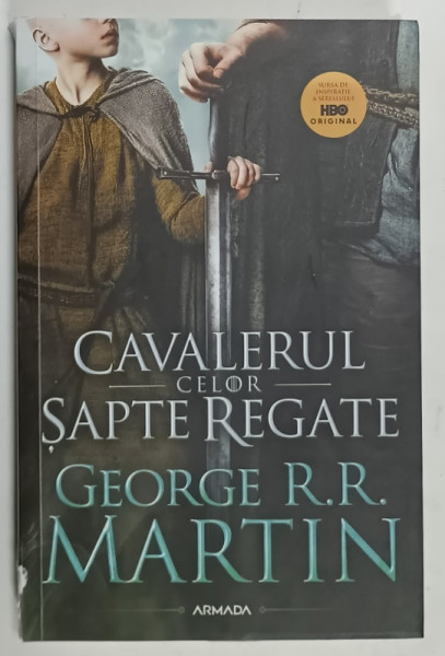 CAVALERUL CELOR SAPTE REGATE de GEORGE R.R. MARTIN  , 2025 , COTOR CU FRAGMENT LIPSA *