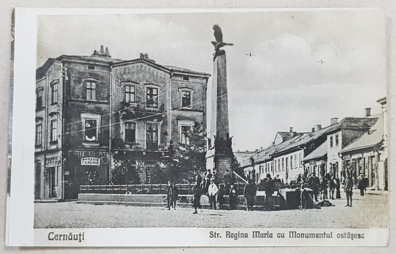 Cernauti. Str. Regina Maria cu Monumentul Ostasesc - CP Ilustrata